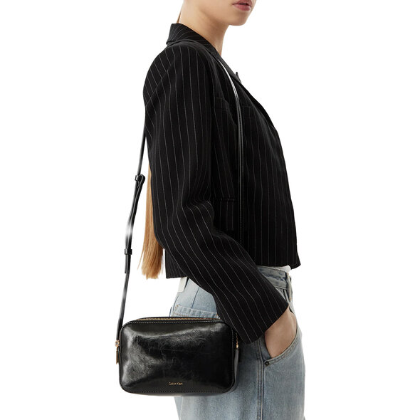CALVIN KLEIN FOIL LOGO GLOSSY ΤΣΑΝΤΑ ΓΥΝΑΙΚΕΙΑ LV04F3539G-UB1